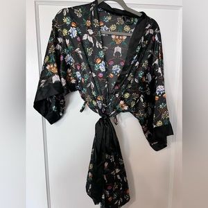 VS medium Lace Robe